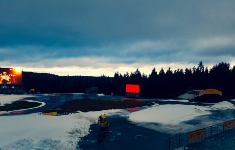 Oberhof Biathlon World Cup, Leinwand im Schnee, Sonnenaufgang